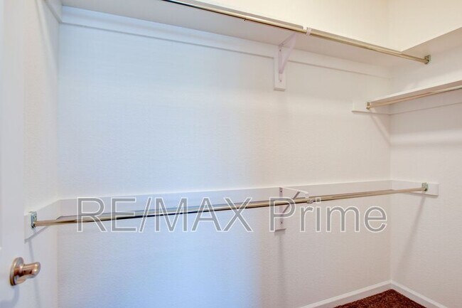 Building Photo - 1720 Vankar Dr