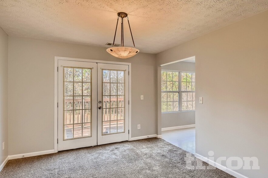 Building Photo - 1401 Lancaster Ct