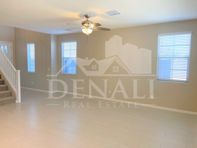 Building Photo - 905 S Canal Dr