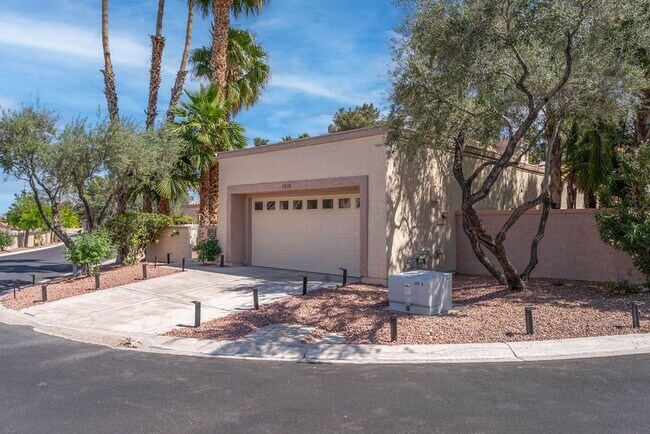 Building Photo - 3238 Brookfield Dr