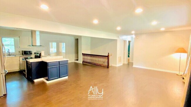 Building Photo - 4 Kanawha Ct