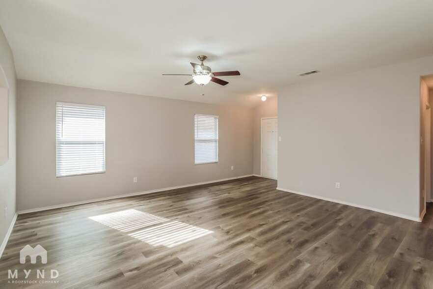 Building Photo - 4613 Redbud Dr