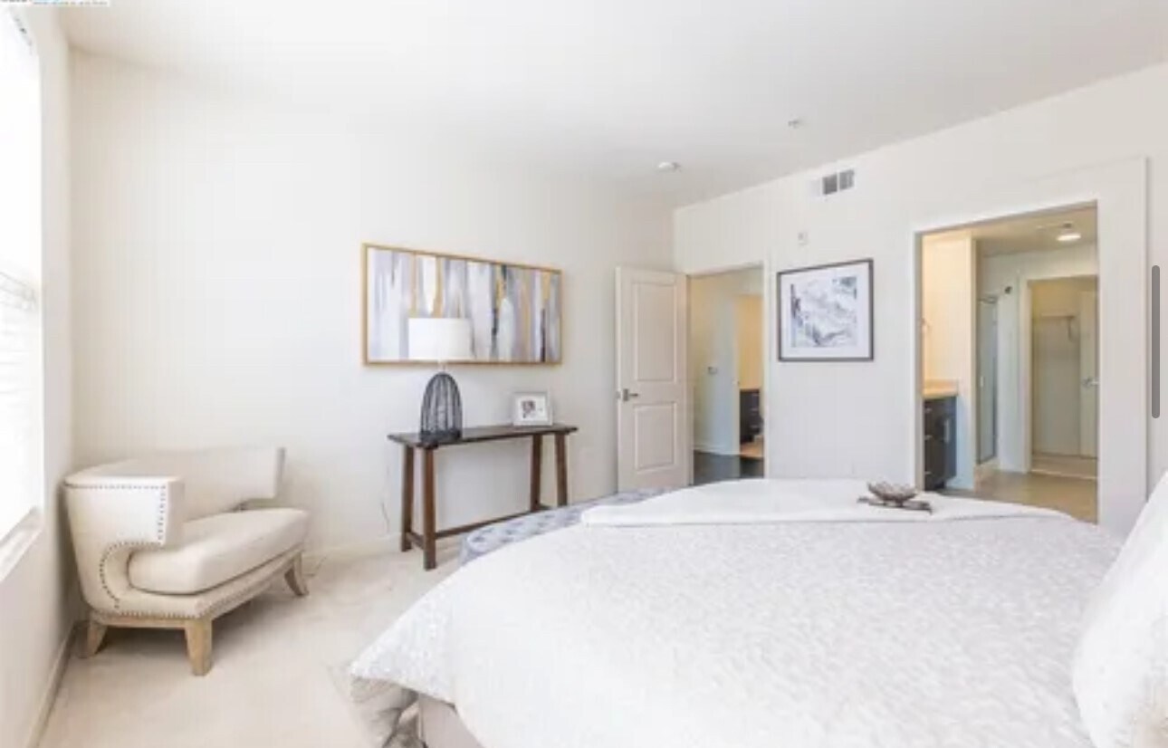 Building Photo - 4463 Hyde Cmn