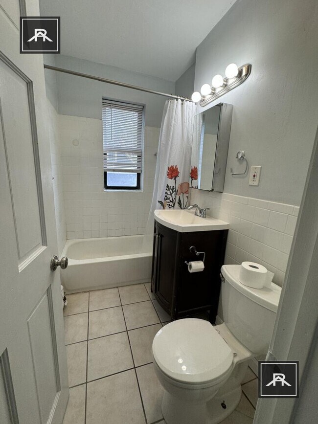 Building Photo - 2 bedroom in Boston MA 02119