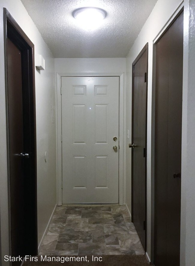 Building Photo - 15850 NE Glisan St