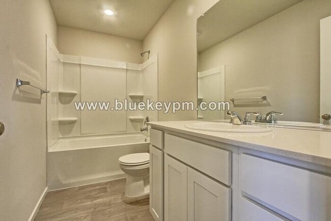 Building Photo - 4 Bed, 2.5 Baths Home in Ridgefield