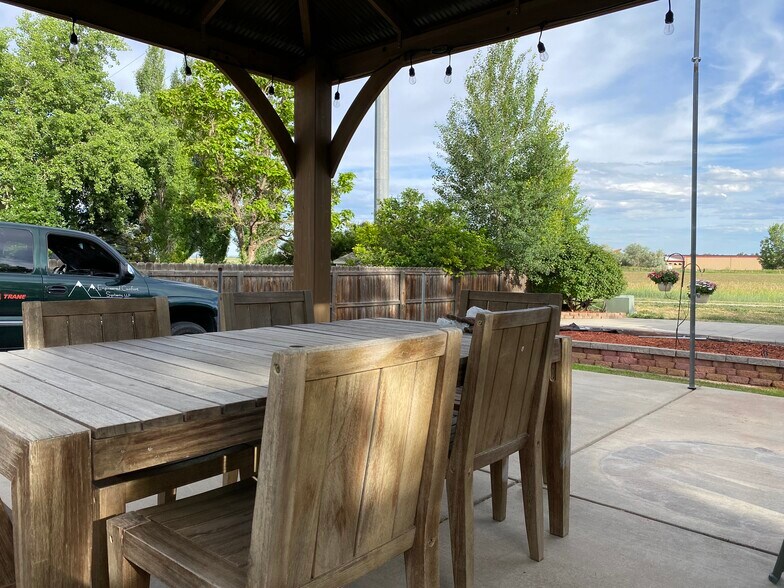 Patio furniture - 214 Eagle Ave