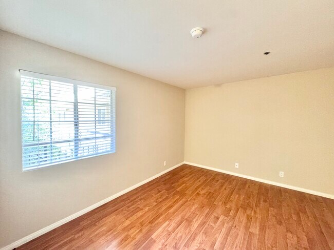 Building Photo - 8724 Burton Way