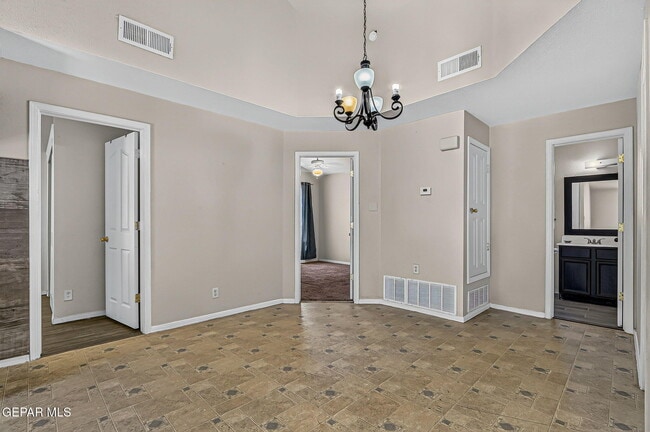 Building Photo - 667 Danube Dr