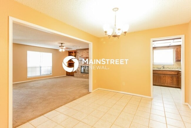 Building Photo - 3 Bedroom Pet-Friendly Home in Oklahoma City, OK with Main Street Renewal