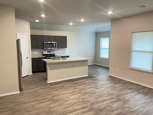 Building Photo - 211 Pecos Dr
