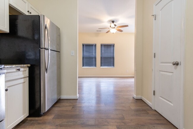 Building Photo - MOVE IN READY 3 Bedroom!