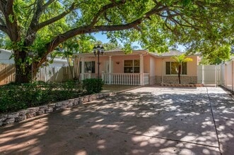 Building Photo - 3/2 Ranch with great outdoor space