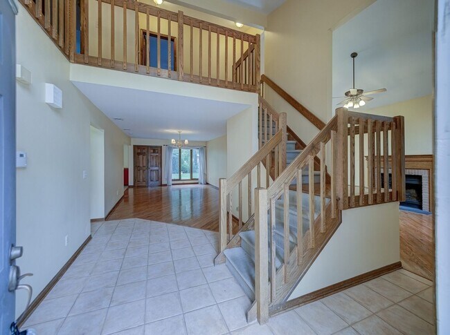 Building Photo - 26 White Swan Way