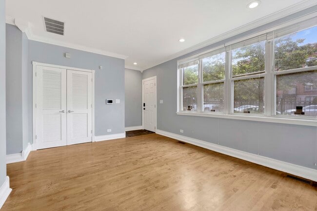 Building Photo - 754 W Evergreen Ave