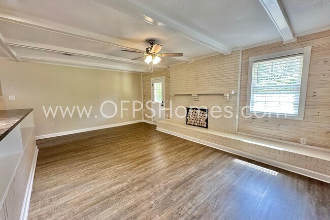 Building Photo - 4490 FL-87