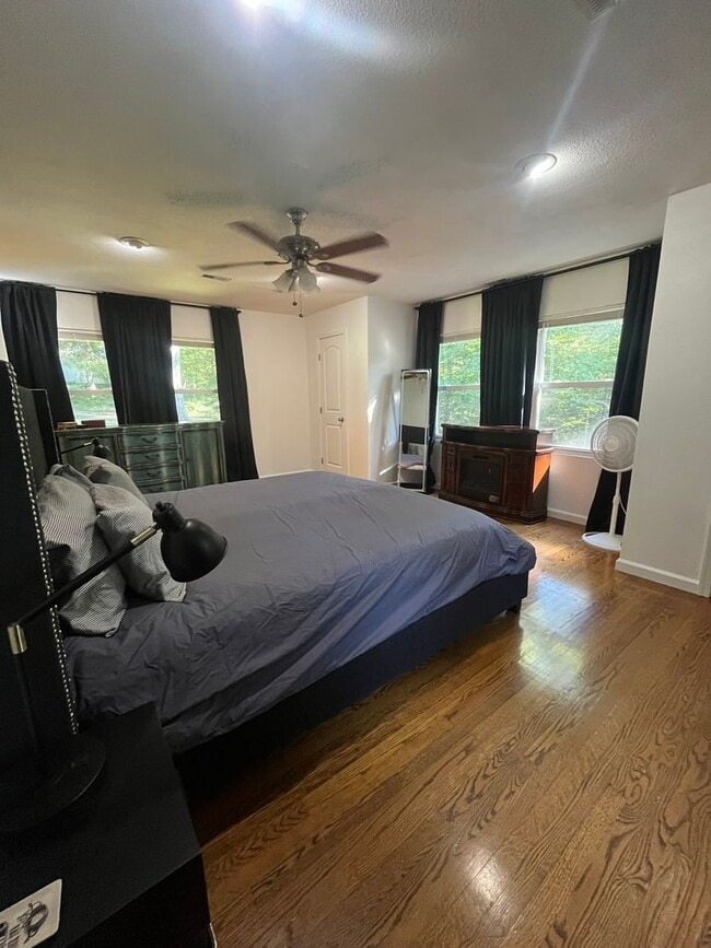 Building Photo - Gorgeous private home in Altavista!