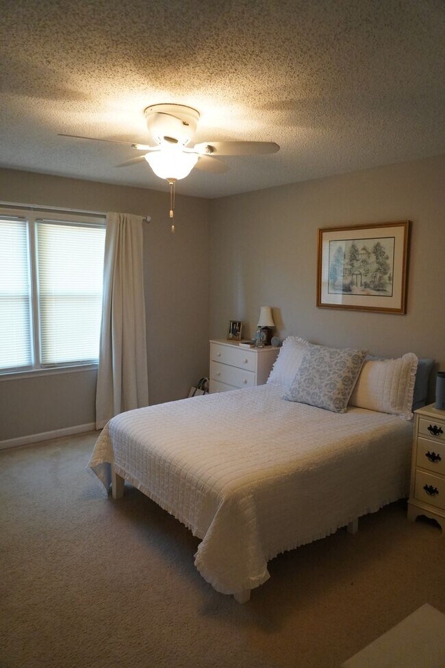 Building Photo - 1515 S Lumpkin St