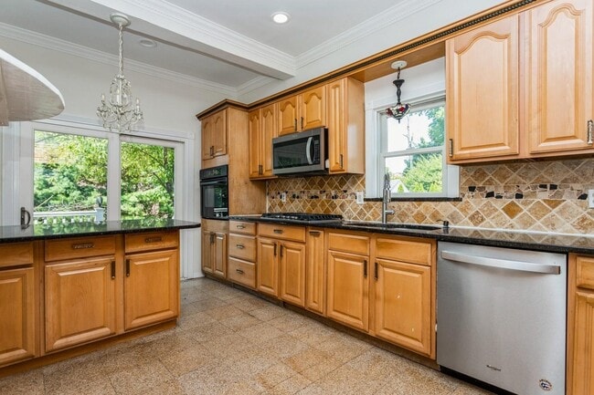 Building Photo - 24 Kress Ave