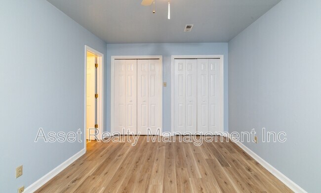 Building Photo - 136 Durwood Rd