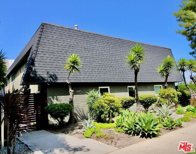 Building Photo - 4443 Saugus Ave