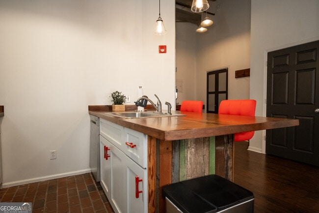 Building Photo - 269 N Hull St