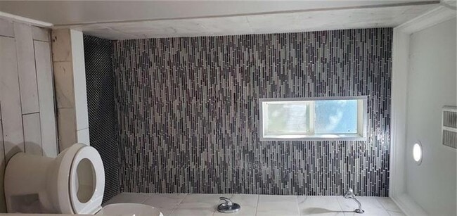 Building Photo - 1129 West Ave