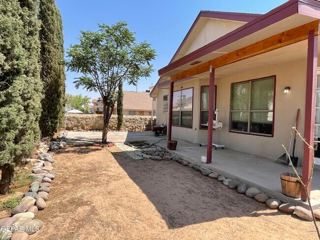 Building Photo - 3701 Trina Pl