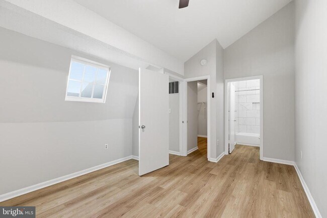 Building Photo - 1647 Carriage House Terrace