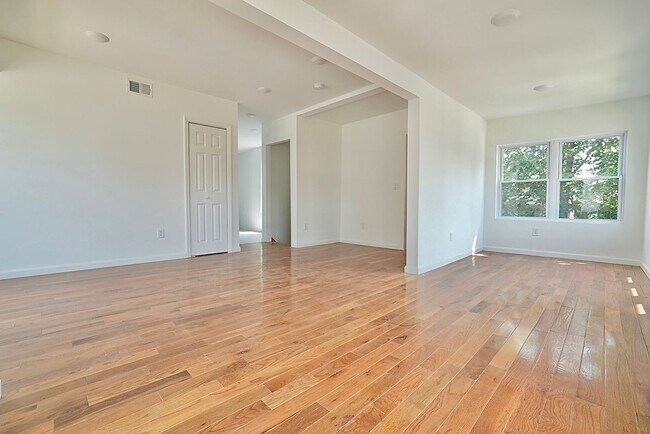 Building Photo - 264 Greylock Pkwy