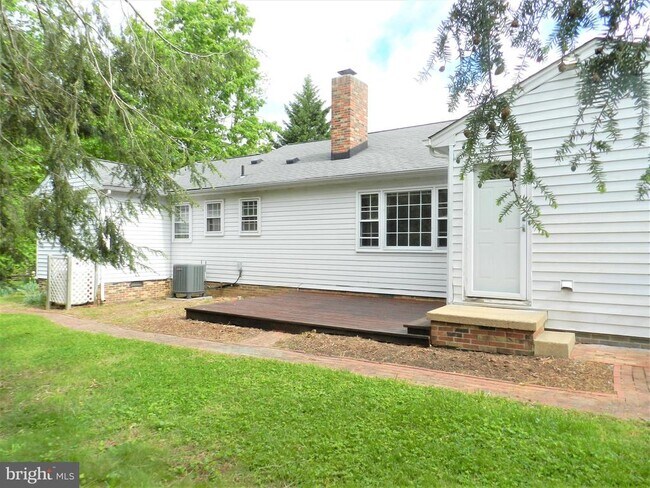 Building Photo - 108 Wilderness Ln