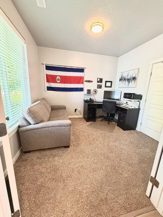 Building Photo - Stunning Nampa Home with RV Parking!