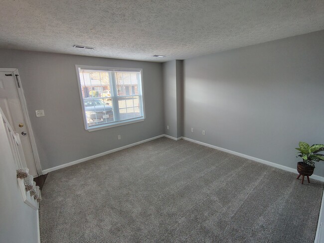 Building Photo - 13 Fonda Dr