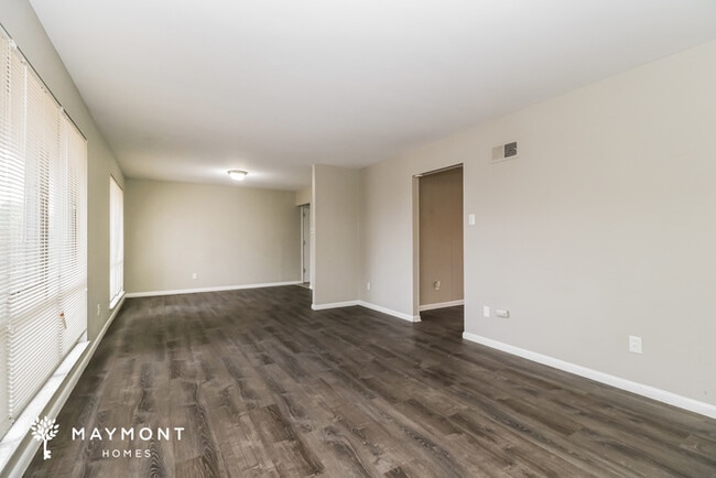 Building Photo - Comfortable Living in Florissant