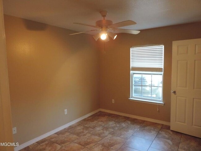 Building Photo - 207 Reed Ave