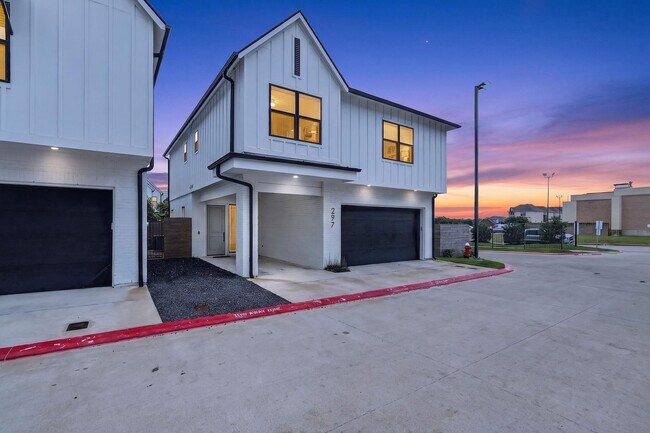 Building Photo - 297 Estates Cir