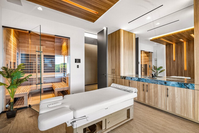 Building Photo - 2934 NE 8th Ave