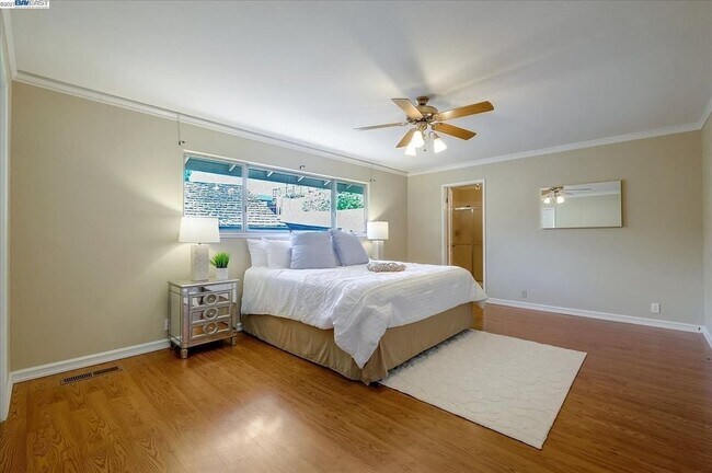 Building Photo - 24665 Sylvan Glen Ct