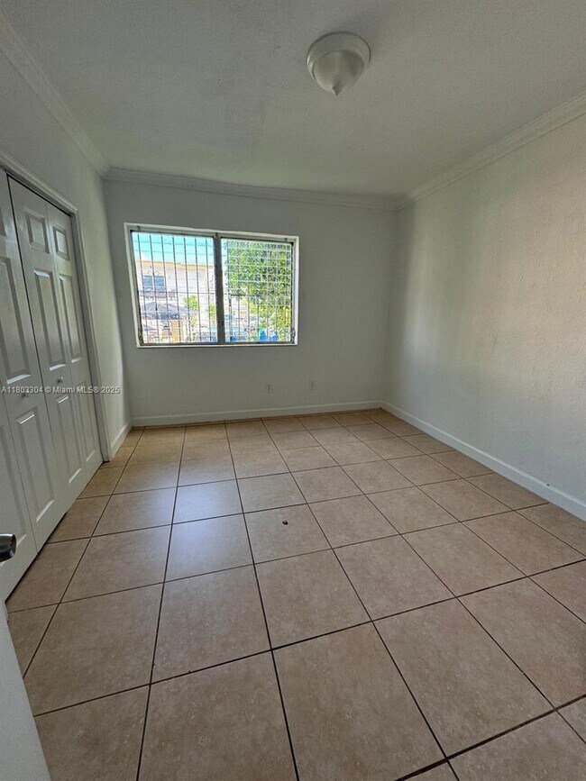 Building Photo - 120 SW 18th Ct