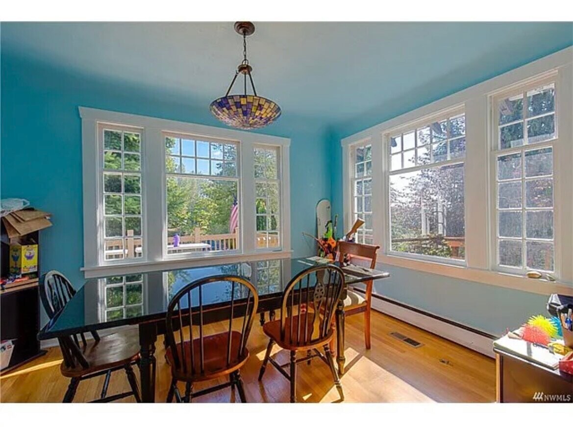 Building Photo - 306 Summit Ave N