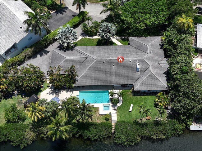 Building Photo - 415 Rovino Ave