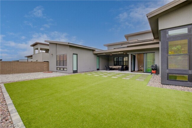 Building Photo - 779 Willits St