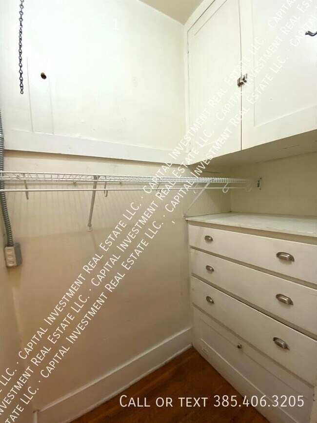 Building Photo - 470 E 300 S