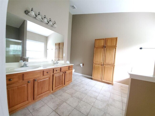 Building Photo - 3878 Hannahberry Pl