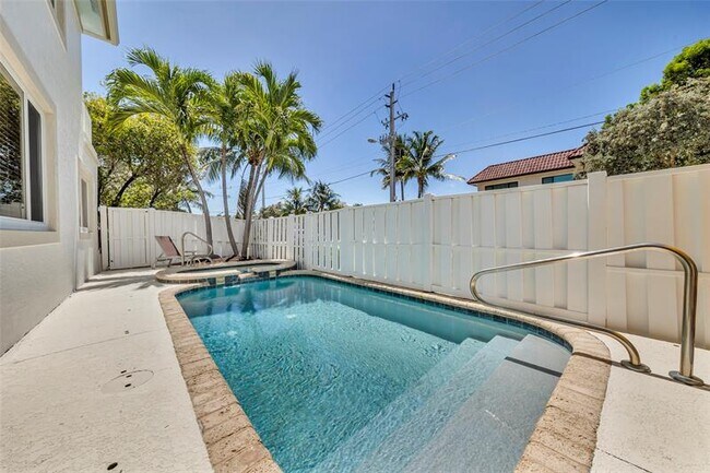 Building Photo - 4601 Bougainvilla Dr