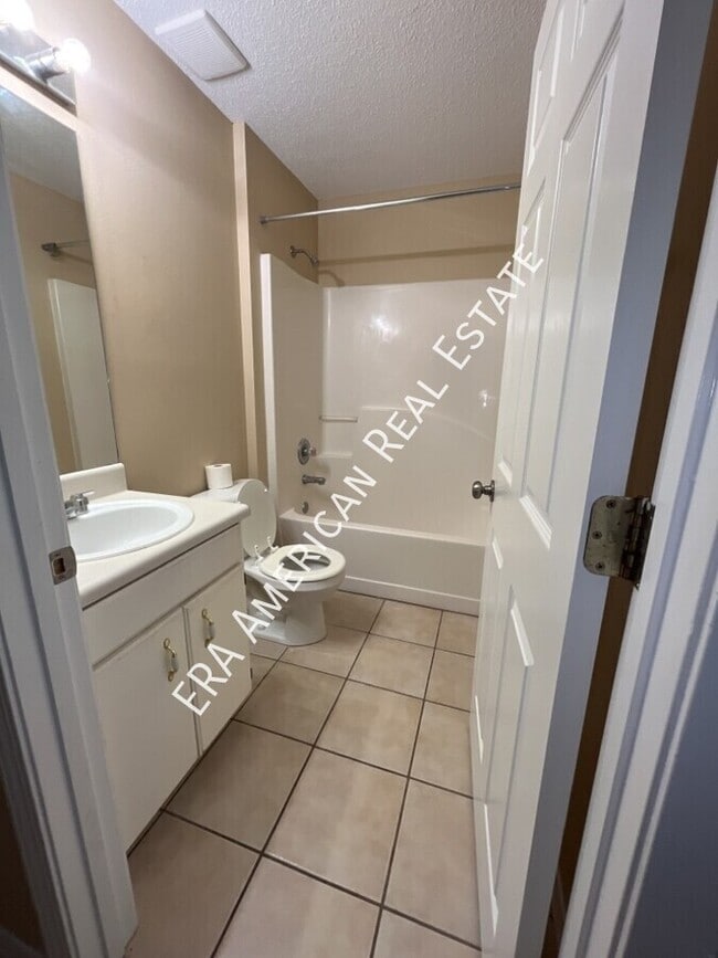 Building Photo - 2455 Starmount Dr