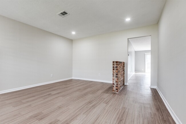 Building Photo - 5426 Fairgreen Ln