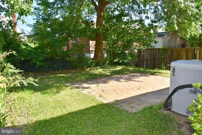Building Photo - 108 S Jordan St