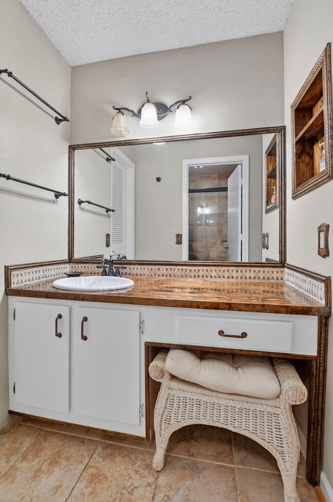 Building Photo - 243 NW 45th Ave