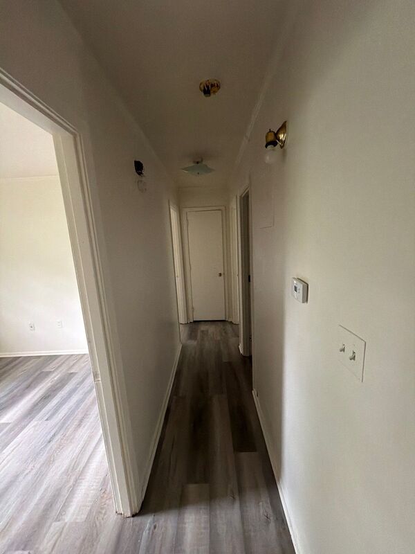 Building Photo - 663 Queen Julianna Ln